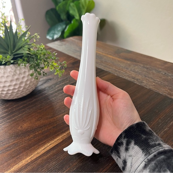 Fenton Agave Cactus Bud Swung Vase footed white milk glass Desert style - Picture 2 of 8